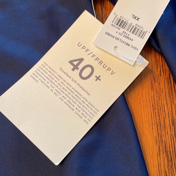 Gap kids rash guard with UV protection - Picture 2 of 4